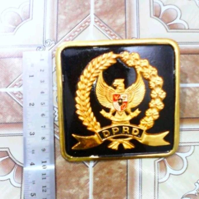 emblem plat mobil DPRD