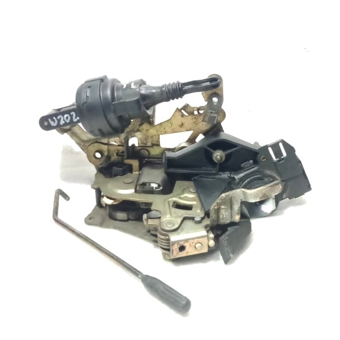 DOOR LOCK DOORLOCK PINTU DEPAN KIRI-FL MERCY 2028200309 MERCEDES BENZ C-CLASS C200 W202