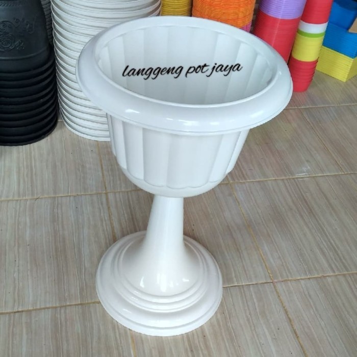 Pot tanaman plastik TULIP KAKI PIALA TINGGI ukuran 39cm