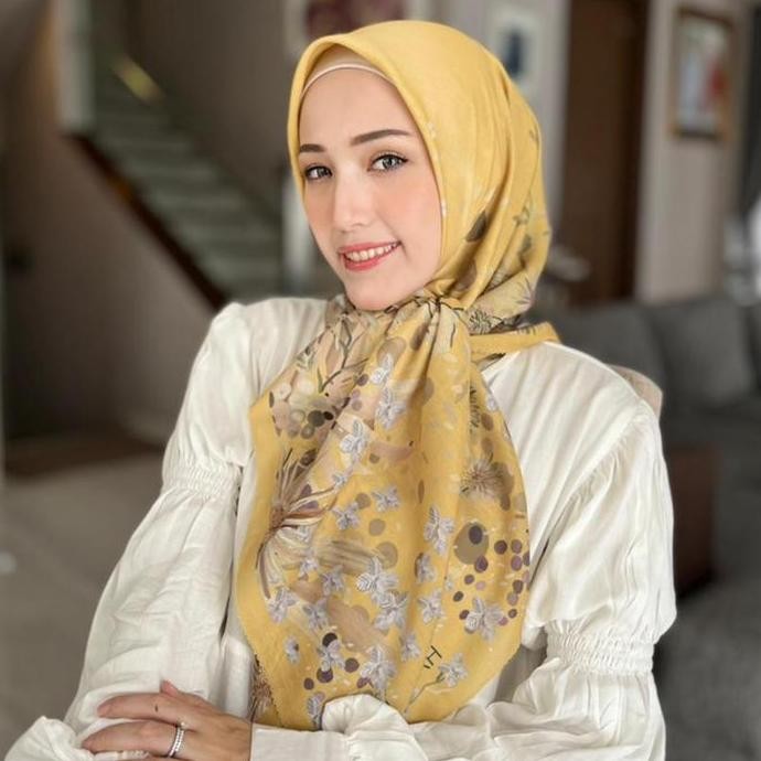 Miliki [Last Stock] Radwah - Lyana Scarf - Hijab Segi Empat Wanita Nyaman Lembut - Kerudung Muslim S