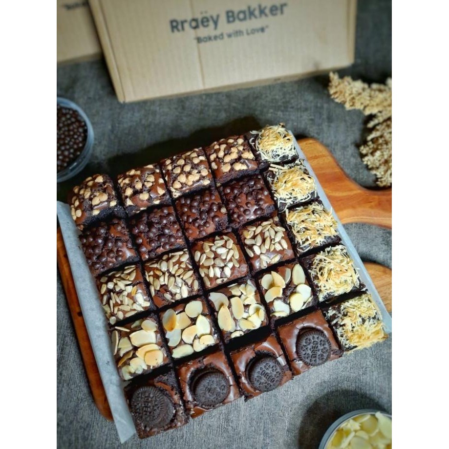 

Murah Brownies Panggang Dark Coklat Hampers Special Lebaran Mix Topping 25S