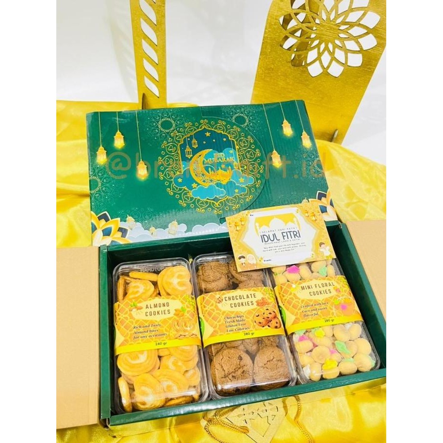 

Grosir Parcel Hampers Lebaran Idul Fitri Halal Isi 3 Toples Free Kartu Ucapan