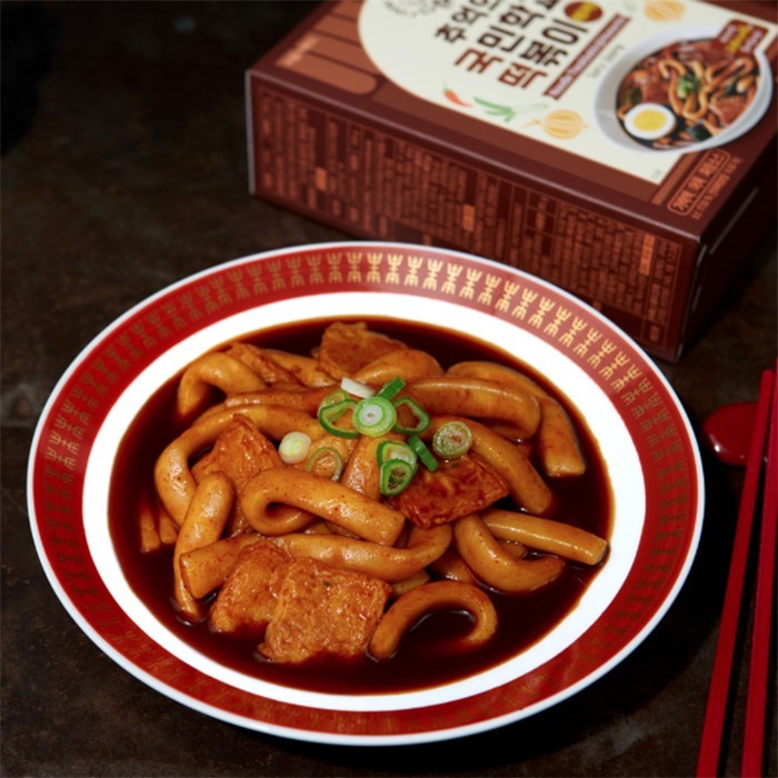 

Cook-Tok Noodle Tteokbokki @Home Kit Spicy Jjajang - Mie Topokki Rasa Jjajang Pedas 485G