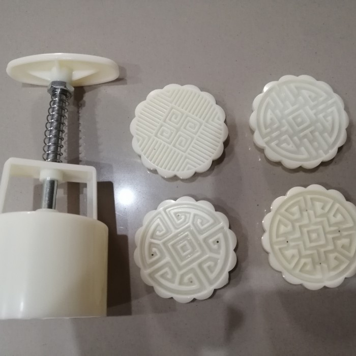 

BEST CETAKAN KUE BULAN /CETAKAN MOONCAKE 75GRAM BUNGA