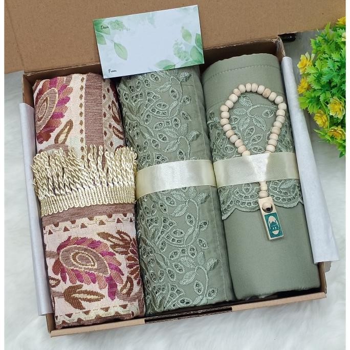 

Hadiah Hampers Kado Set Mukena Sejadah Graduation/Ulang Tahun DVS