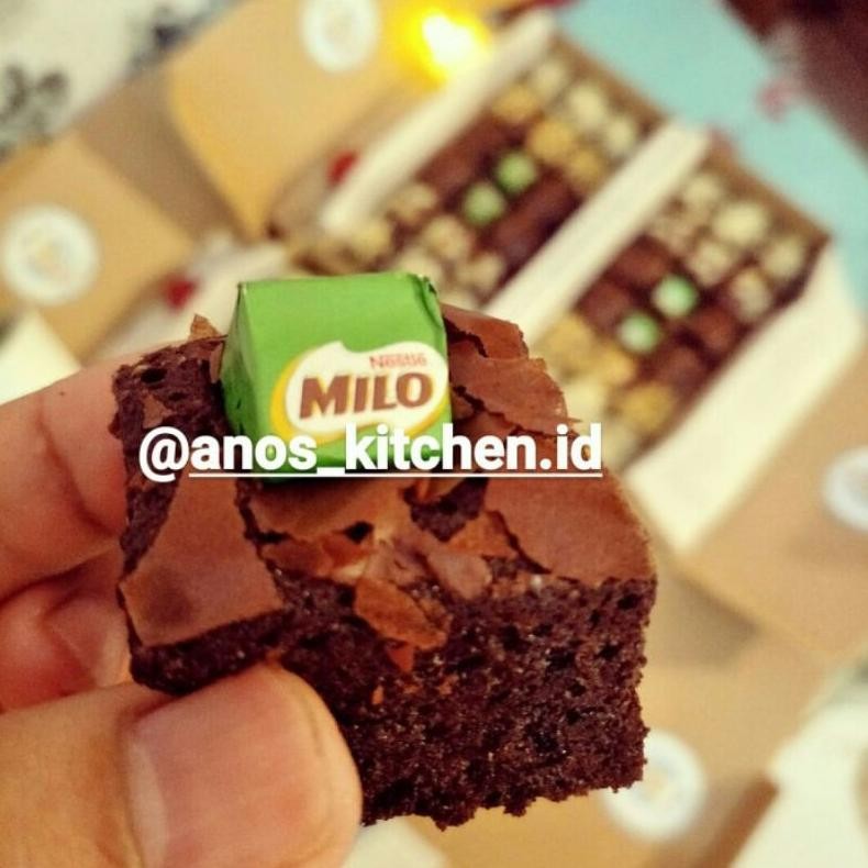 

PROMO Brownies Fudgy Dark Cokelat Skat (Isi 25 pcs) Khusus Buat Penggila Cokelat Sejati n