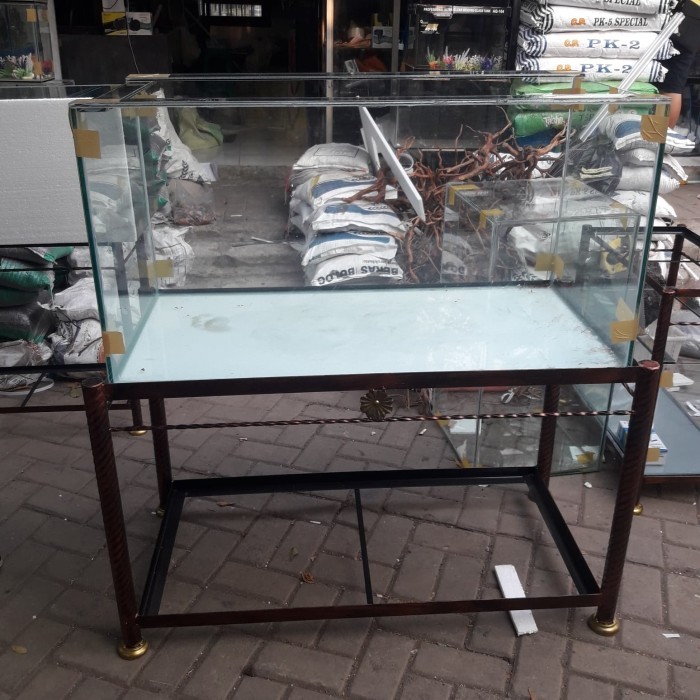 aquarium kaca 8 mili ukuran 100x50x50 +rak aquarium besi ulir