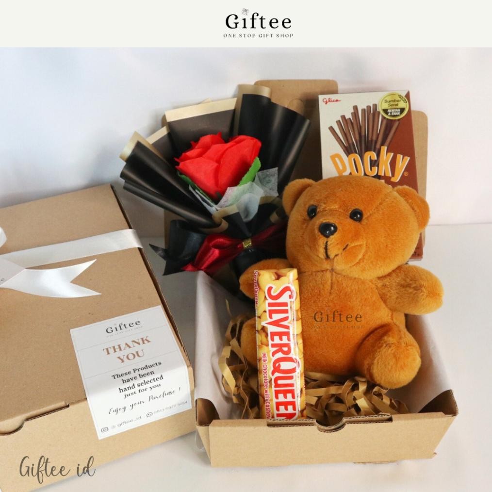 

SALE HAMPERS BONEKA SIMPLE COKELAT BUNGA SNACK KADO VALENTINE HADIAH GIFT BOX ULTAH ULANG TAHUN BIRTHDAY WISUDA GRADUATION SEMPRO SIDANG ANNIVERSARY CEWEK WANITA TEMAN PACAR SOUVENIR MURAH HAMPERS VALENTINE HARI KASIH SAYANG PASANGAN PACAR BY GIFTEE ID