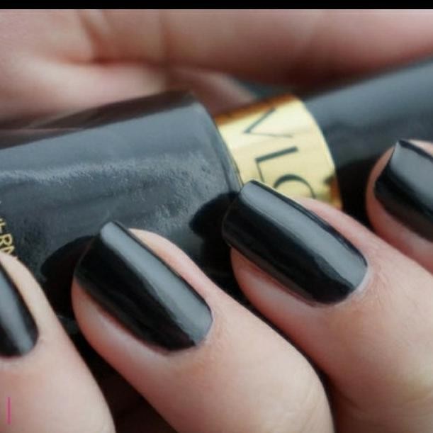 

Revlon Nail Enamel -919 Black Lingerie Original