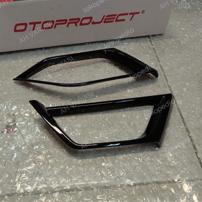 

Panel Side Vent Kisi Kisi Ac RL Yaris Cross piano Black Otoproject