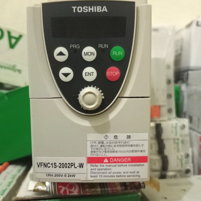 

TERBARU! THOSIBA TRANSISTOR INVERTER VFNC1S-2002PL-W (R4) 0,2KW-5KVA -1/4HP