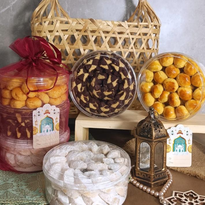 

HAMPERS KUE LEBARAN - RATU Ekonomis Kue Kering