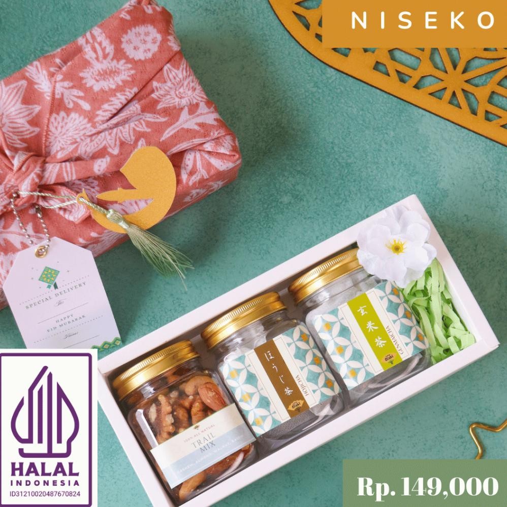 

[HALAL] Eid Hampers - Japanese Tea + Trail Mix Set [NISEKO] | Ramadahn Lebaran Idul Fitri Ramadan Imlek CNY Hojicha Genmaicha Nuts Raisin Kismis Walnut Almond CashewNatal Gift Kado Wedding Christmas Hamper Parcel Parsel | Dapur Oishi