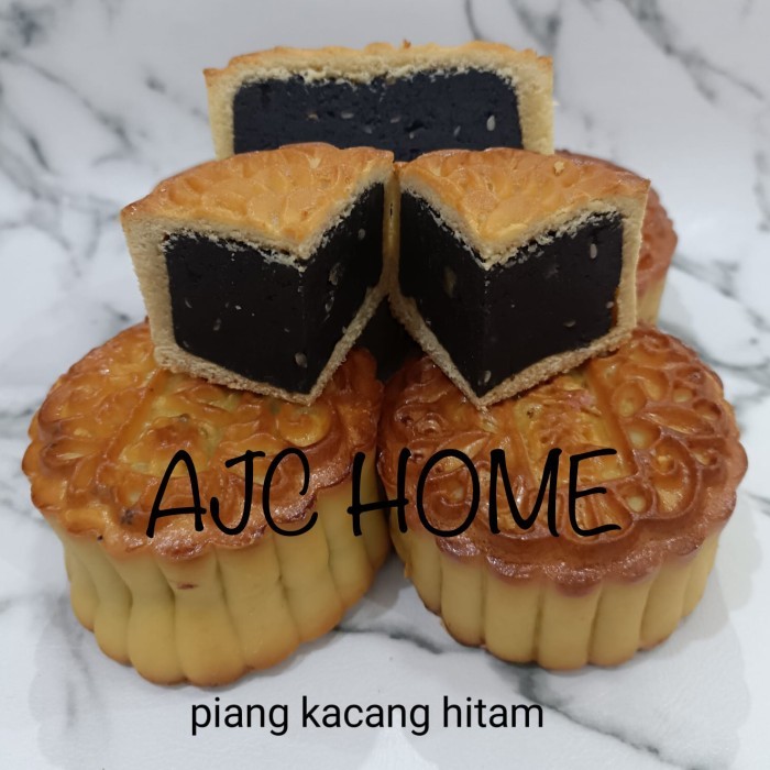 

Product Terlaris Mooncake Lian Fat Tausa Hitam Isi 4 Moon Cake Kcg Hitam Tanpa Telur