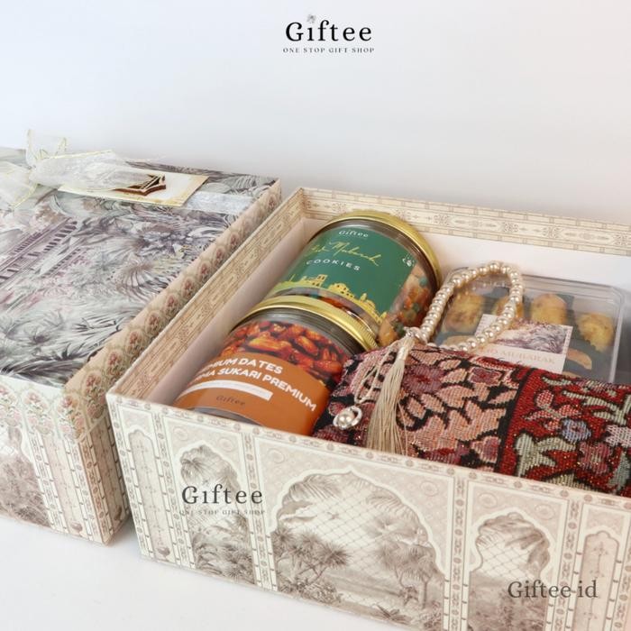 

HAMPERS MEKKAH LEBARAN EXCLUSIVE HARD BOX ISI KUE KERING SAJADAH COOKIES SAJADA SNACKS SNACK KURMA