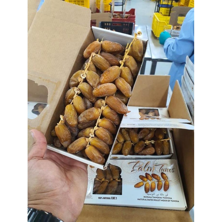 

Kurma Tunisia Tangkai 1kg ARA DATES Kemasan Kardus Premium - Snack Makanan - Food
