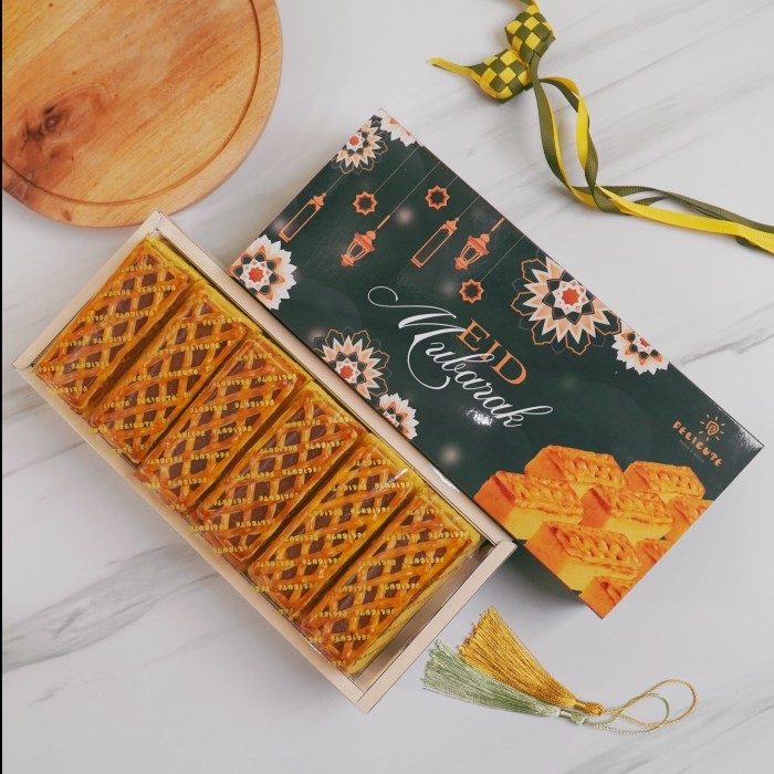 

Terbatas BOLU SUTRA NANAS BOKS IDUL FITRI - BOLU DENGAN TOPING SELAI NANAS SEGAR DAN AKSEN KAIN SUTRA HAMPERS Lebaran!