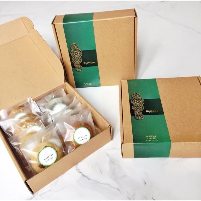 

LEBARAN HAMPERS- SOFT COOKIES PREMIUM 12 PC MIXED