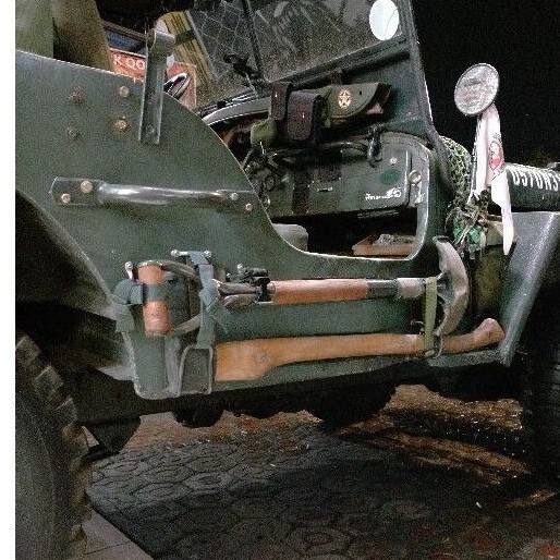 Paket kumplit Sekop Dan Kampak Jeep Willys Fariasi Jeep bandung