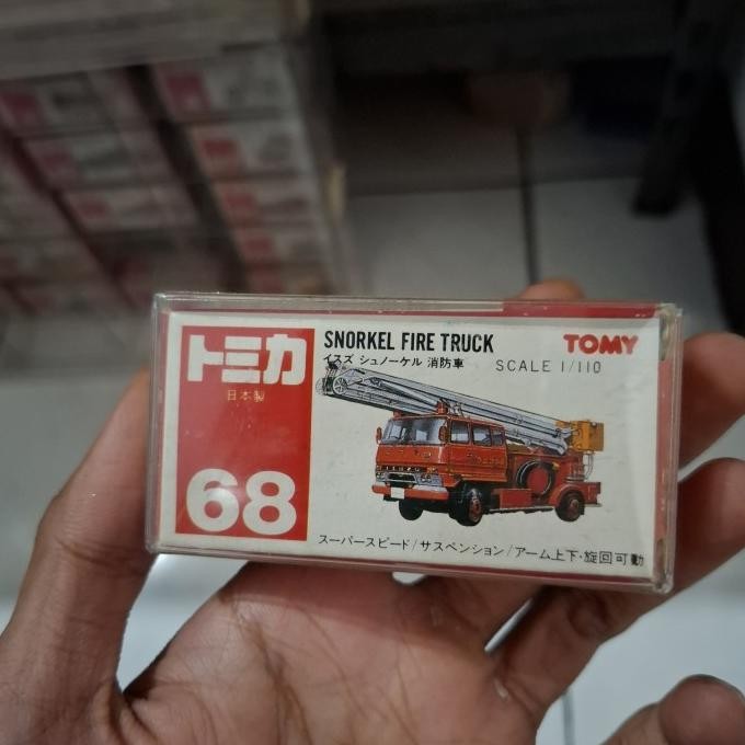 Tomica 68 Isuzu snorkel fire truck JPN