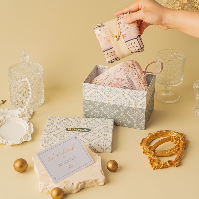 

Hampers Lebaran Roola Set Mukena Sajadah Travel Premium
