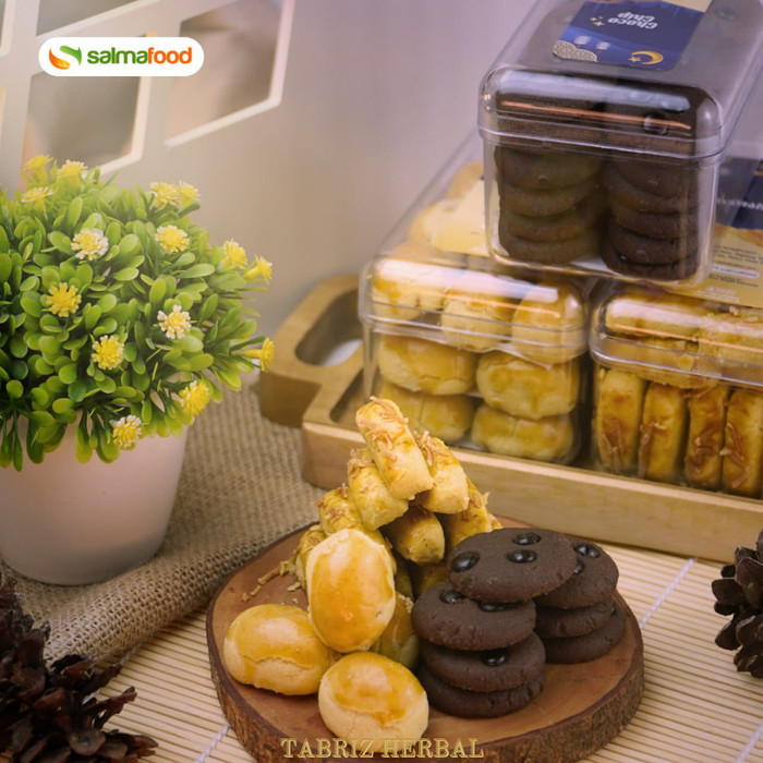 

Parcel Lebaran Paket Kue Kering Lebaran 1 Box Isi 4 Mumtaz Bakrey