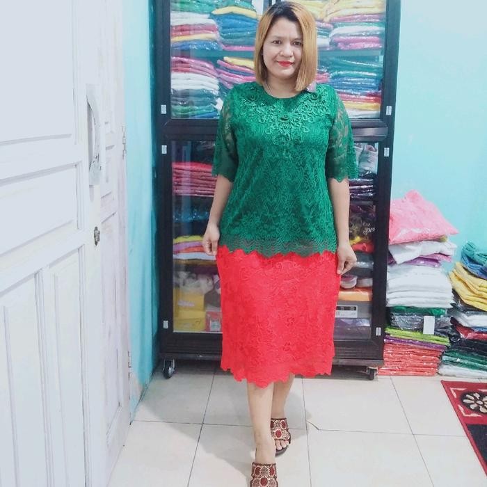 Set Blus Brokat Hijau + Rok Brokat Merah