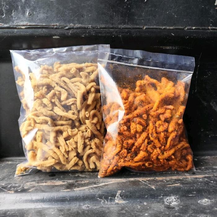 

BERGARANSI PROMO 10.10 (1KG MIX) KERIPIK USUS AYAM KRISPY PREMIUM Crispy Food Pedas
