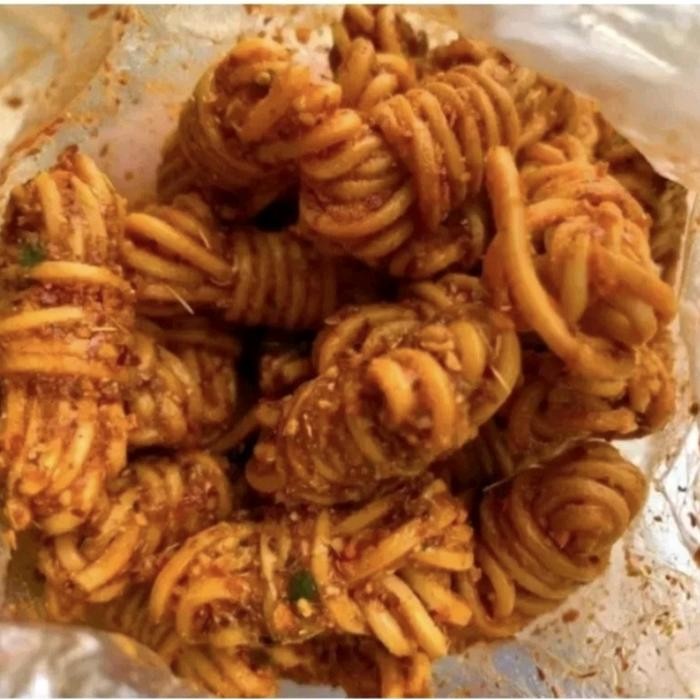 

TERPERCAYA Mie gulung viral extra pedas isi 250gram Food Snacks