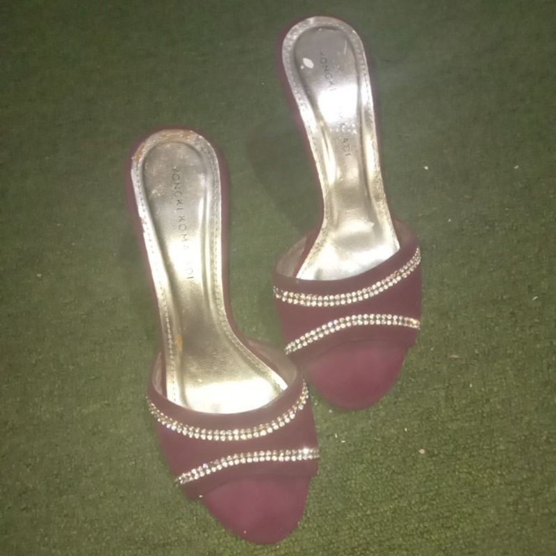 MM Sandal Heels YONGKY KOMALADI Bludru Merah Maroon Ukuran 37 Kode Produk L7 MEN 3769