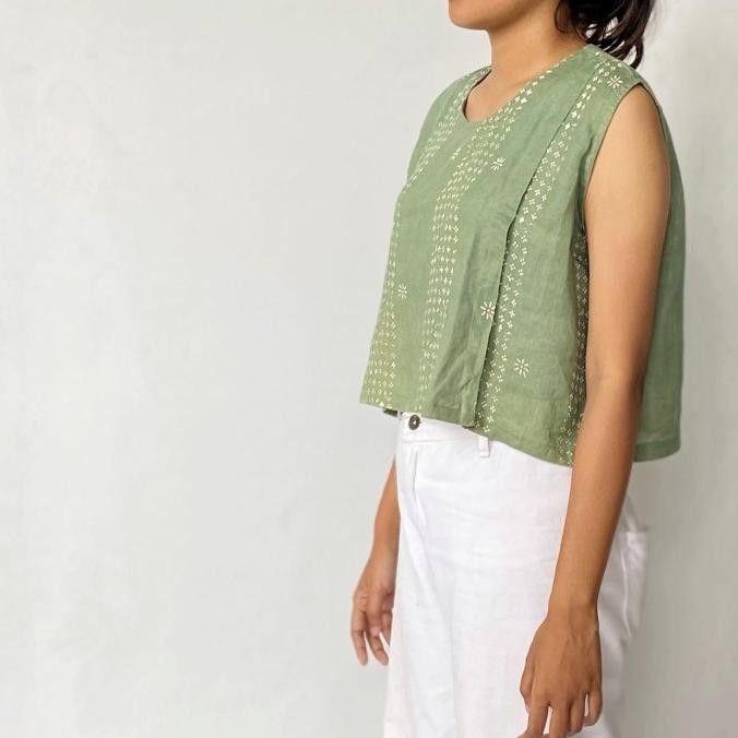 TANDUR Sleeveless Crop Top - Batik Tulis Warna Alami
