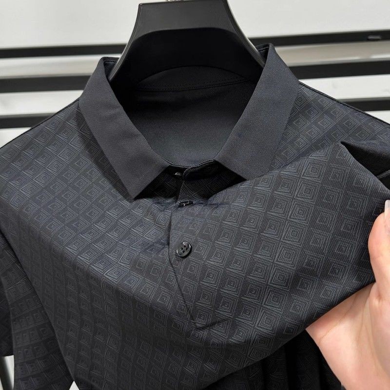 Kaos POLO pria lengan pendek dengan motif kotak-kotak