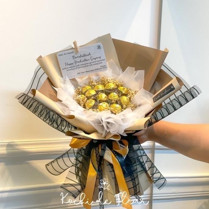 

Buket coklat/Ferrero rocher/Dried flower Hand Bouquet/Wisuda- Hazel Terlaris