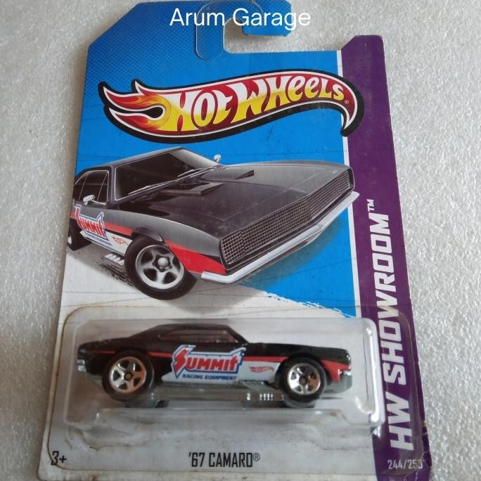 Hot Wheels 67 Camaro. Card HW Showroom 2013 HW Performance. Open Hood.