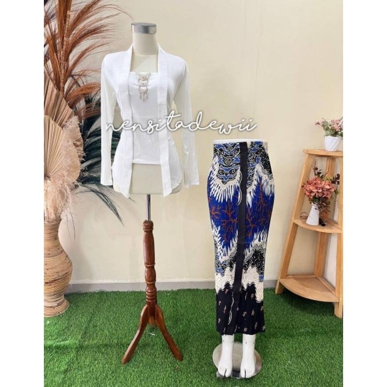 Diskon [1 Set, Putih] Kebaya Kutubaru + Rok Plisket / Motif Carissa Biru Murah