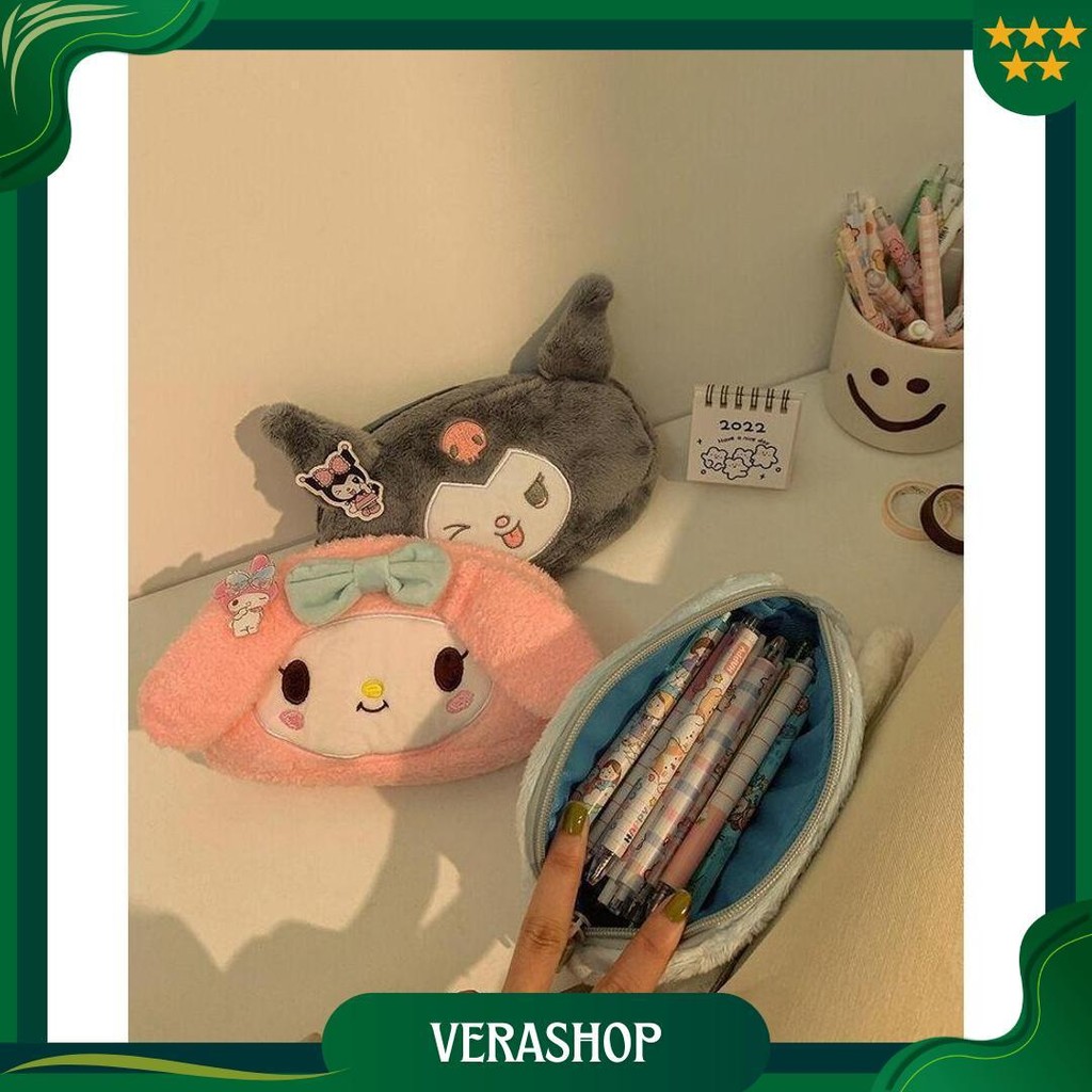 

(Yunita) Sanrio Melody Tempat Kosmetik/ Pensil Serbaguna/ Dompet Melody Panjang/ Bulu Pom2 Lembut Impor Ori