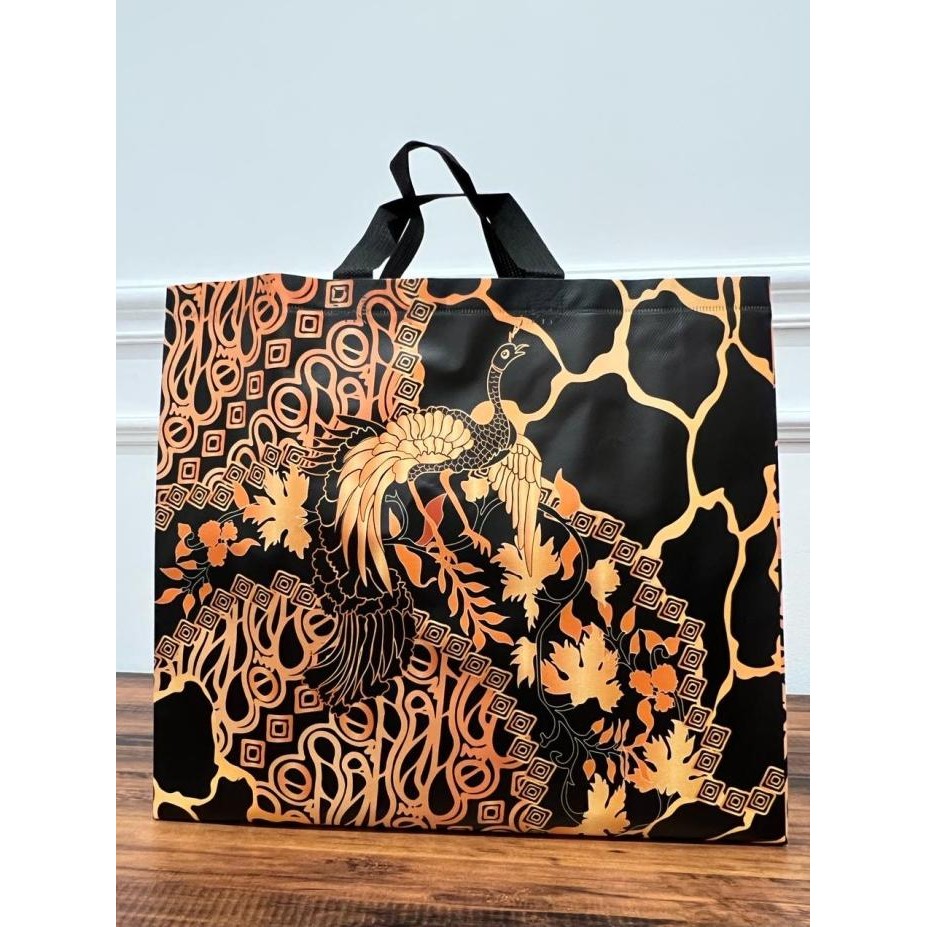 

(12PCS) TAS GOODIEBAG LAMINASI BATIK SPUNBOND HANDLE BOX BERDIRI murah