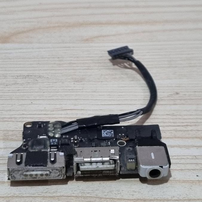 I/O Board Macbook Air Port Charger A1466 2013-2017 Original Forsale