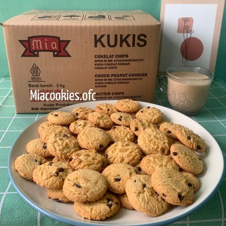 

HAMPERS COOKIES MIA 2KG Choco chips butter chips dan choco peanut