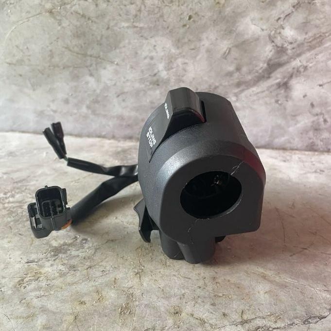 (KW) SAKLAR KANAN HOLDER KANAN NEW VARIO 150 125 NEW LED 2018 ISS murah
