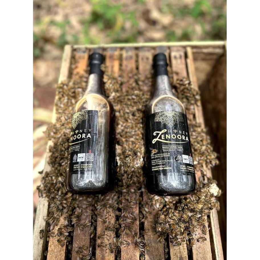 

Zenoora Honey Madu Hitam Murni 1Kg Asli Nektar Akasia Hutan Jambi Lulus Nkv (Nomor Kontrol Veteriner) Bahan Honey Madu Manis Asam Promo