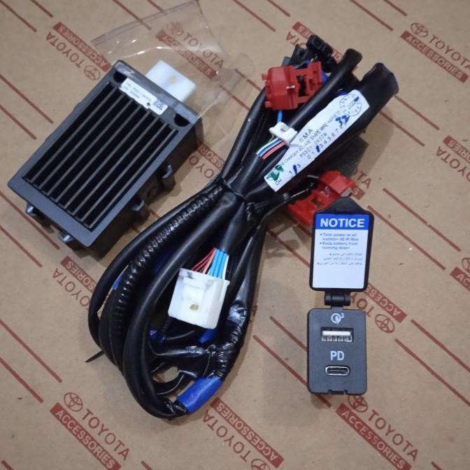 Charger USB Port Mobil Asli Toyota Innova Reborn Fortuner Vrz