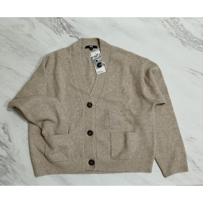 UNIQLO CARDIGAN KERAH V NECK SOUFFLE YARN RINGAN