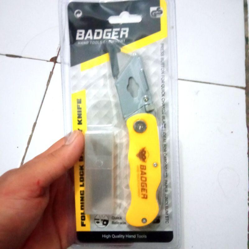 

Pisau Cutter Lipat Serbaguna