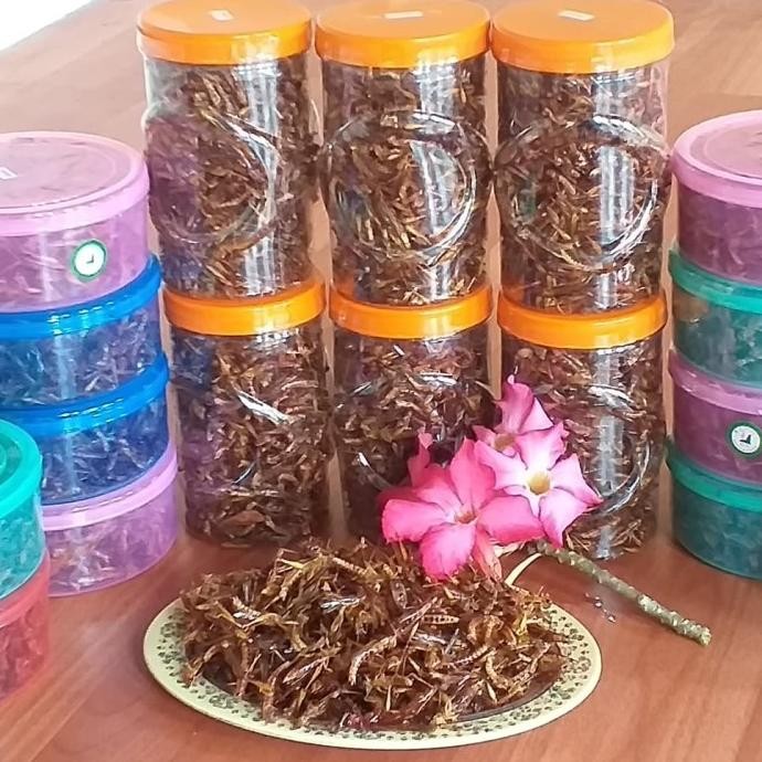 

belalang goreng kemasan toples sonice 50rb an F67A