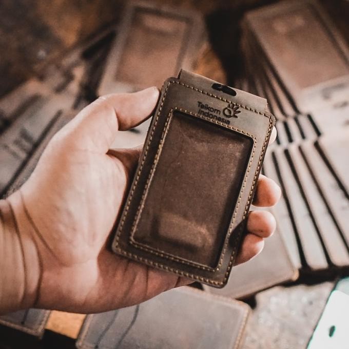 

new !!! ID CARD HOLDER KULIT NAME TAG CUSTOM NAMA & LOGO MODEL G *FREE GRAFIR* murah