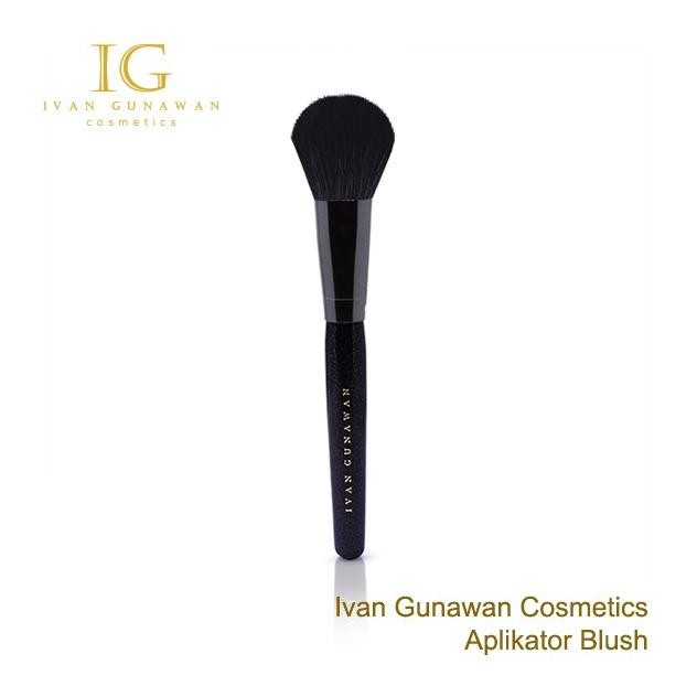 Ivan Gunawan Cosmetics Aplikator Blush On Dengan Brush Desain Khusus & Presisi