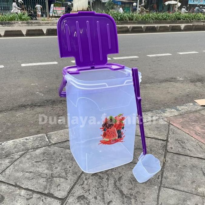 

Aquarium Es Kelapa 30 Liter Gayung / Toples Buah 30 Liter Kiara GVS