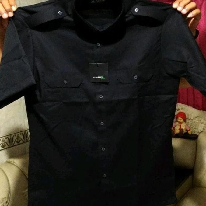 Kemeja Pria Kantong Dua Pangkat Alisan Lengan Pendek Putih dan Hitam