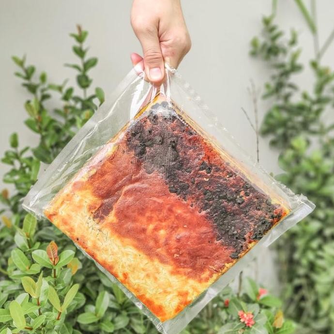 

HIW lapis legit 3 rasa layer cake by Lynn cake 20x20 wisman